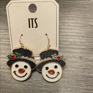 NWT Boutique Pearl/Glitter Snowman Earrings
